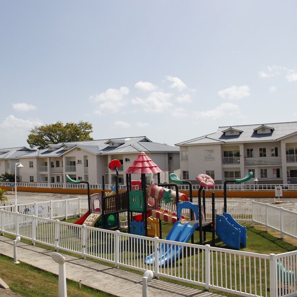 Comunidades de Playa Dorada 13