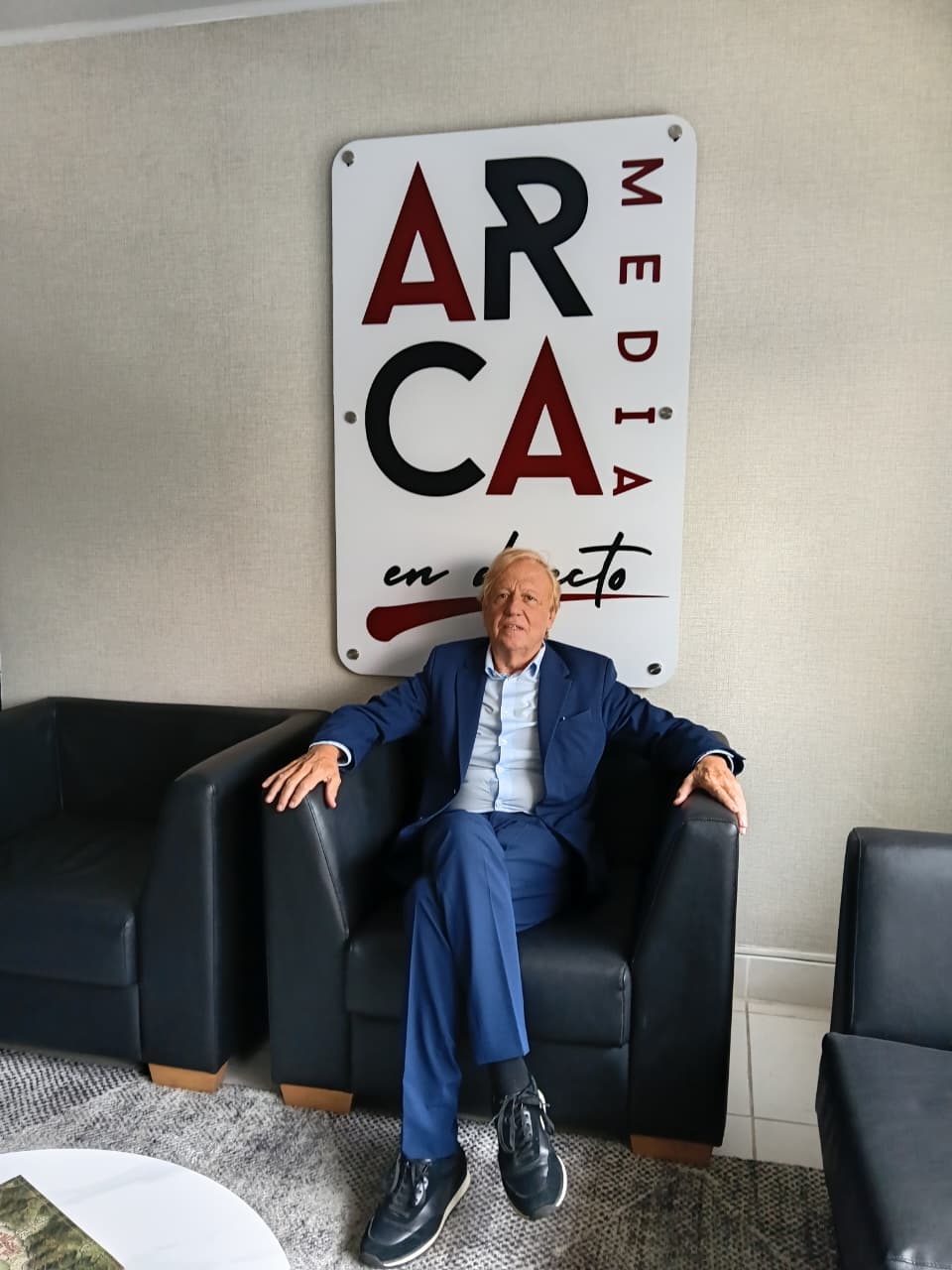 Carlos Malo de Molina comparte su visión del pensamiento crítico en la presentación de El Ensayista en Arca Media