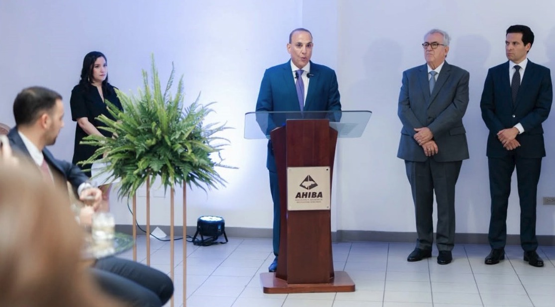 Javier Atala lidera la AHIBA en una nueva etapa para la banca hondureña
