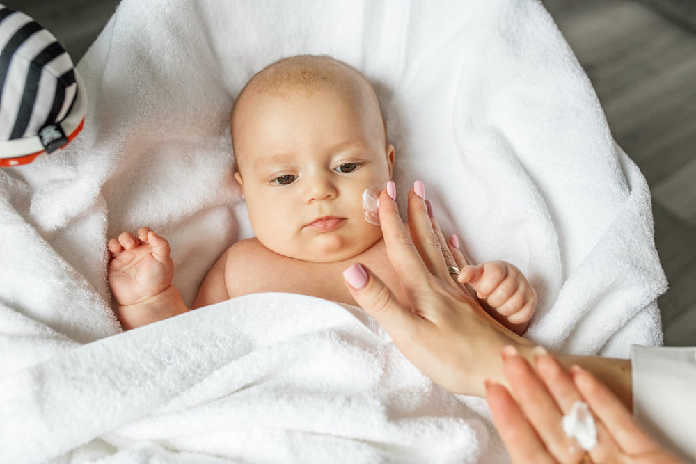 Cómo la piel infantil protege contra microorganismos y cambios de temperatura