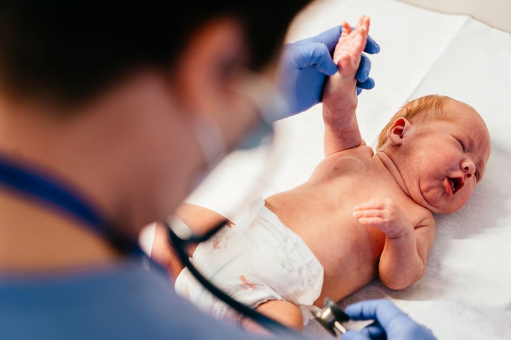 Unidad de neonatología en Ciudad de Guatemala para bebés con necesidades especiales y seguimiento médico