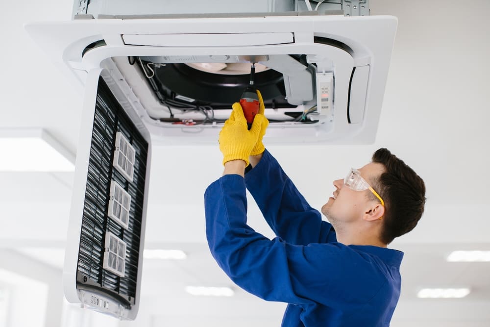 ¿Por qué incluir la limpieza de ductos en el mantenimiento HVAC de empresas en Panamá?