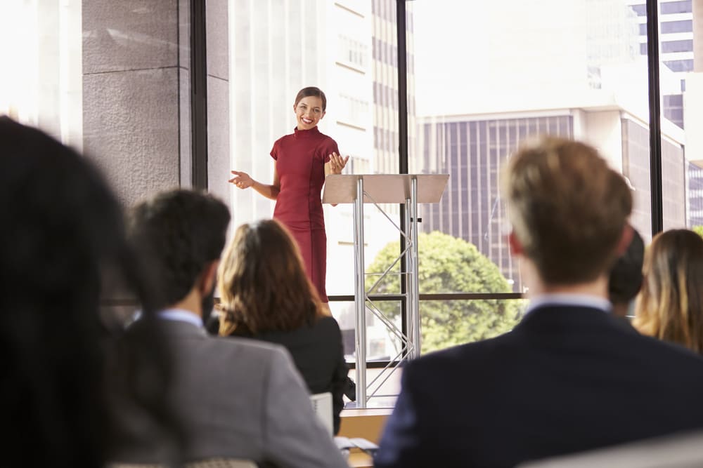 Beneficios de contar con conferencistas deportivos en eventos corporativos