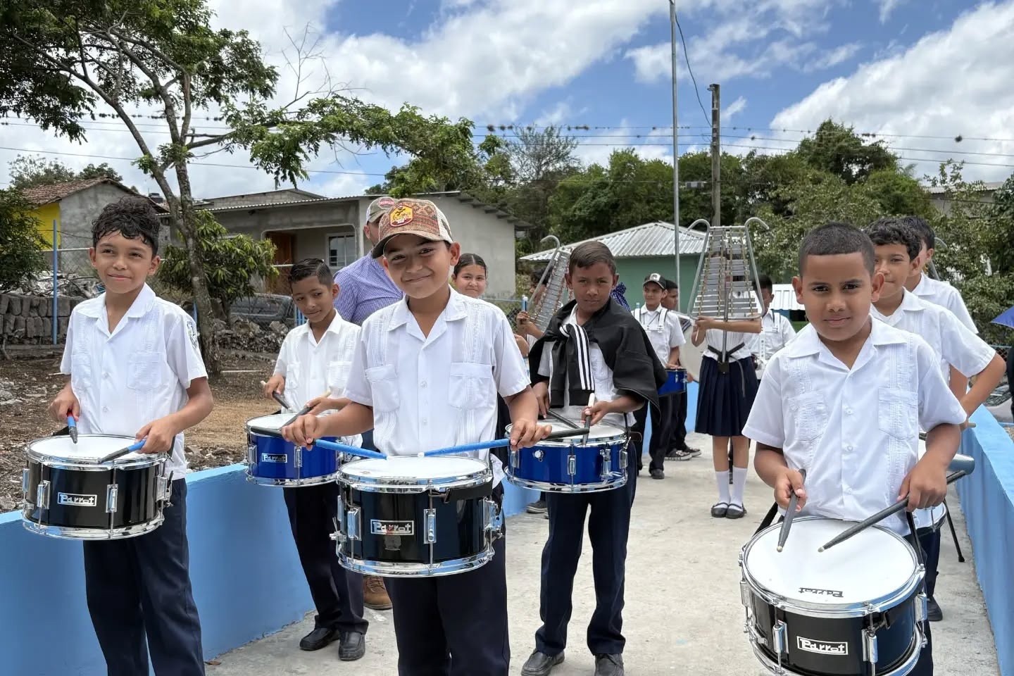 Fundación Ficohsa llega a 150 centros educativos en comunidades agrícolas de Honduras