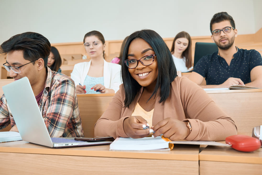 Formación práctica en diseño gráfico y publicidad en la Universidad Latina de Panamá