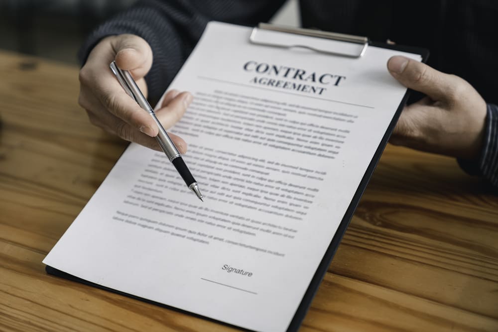 Proceso detallado para presentar un contrato laboral ante MITRADEL correctamente